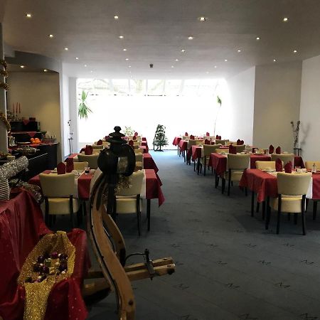 Hotel Bitterfelder Hof Екстер'єр фото