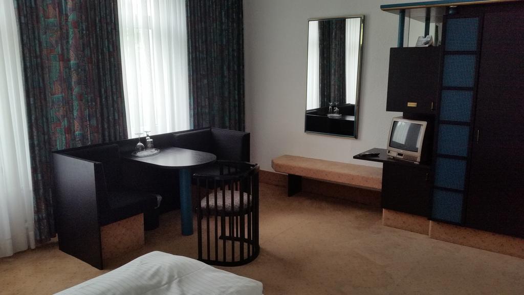 Hotel Bitterfelder Hof Екстер'єр фото
