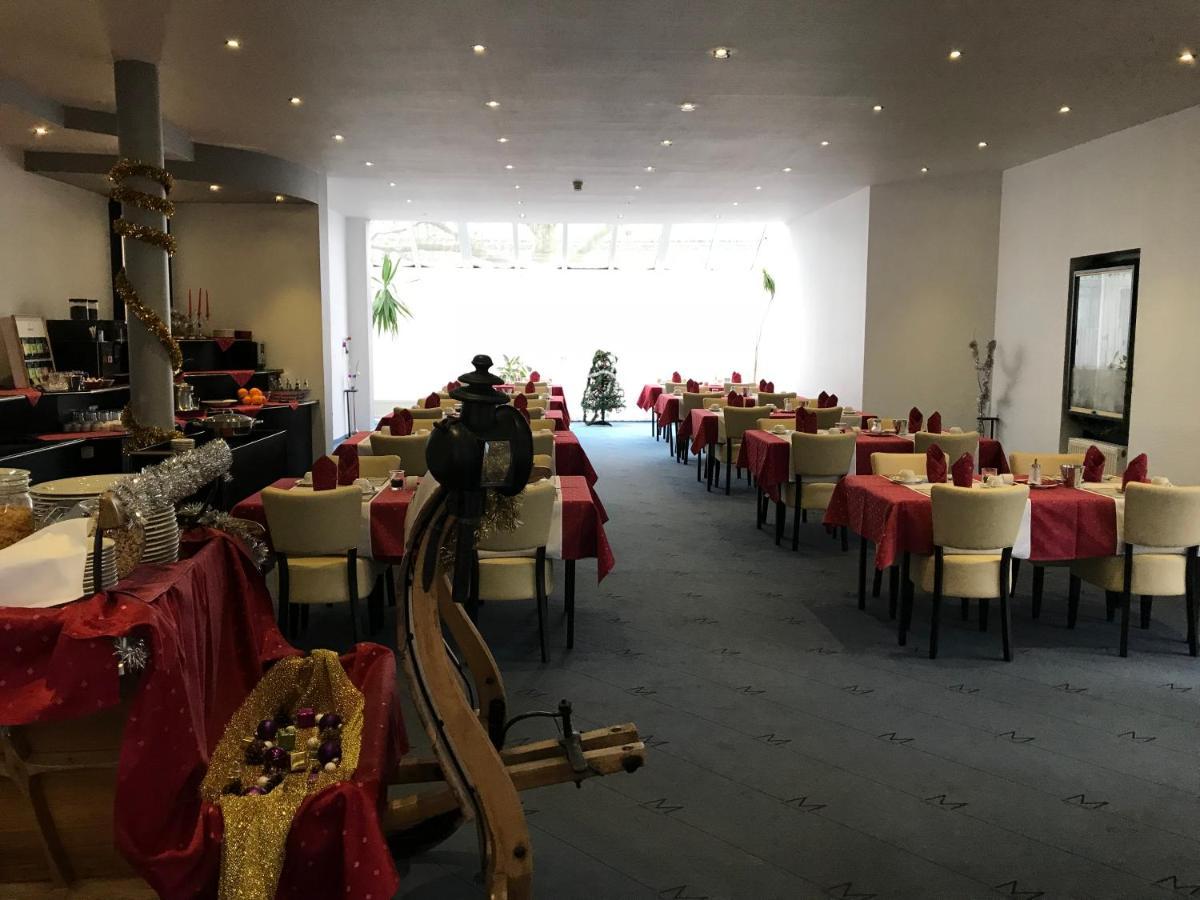 Hotel Bitterfelder Hof Екстер'єр фото