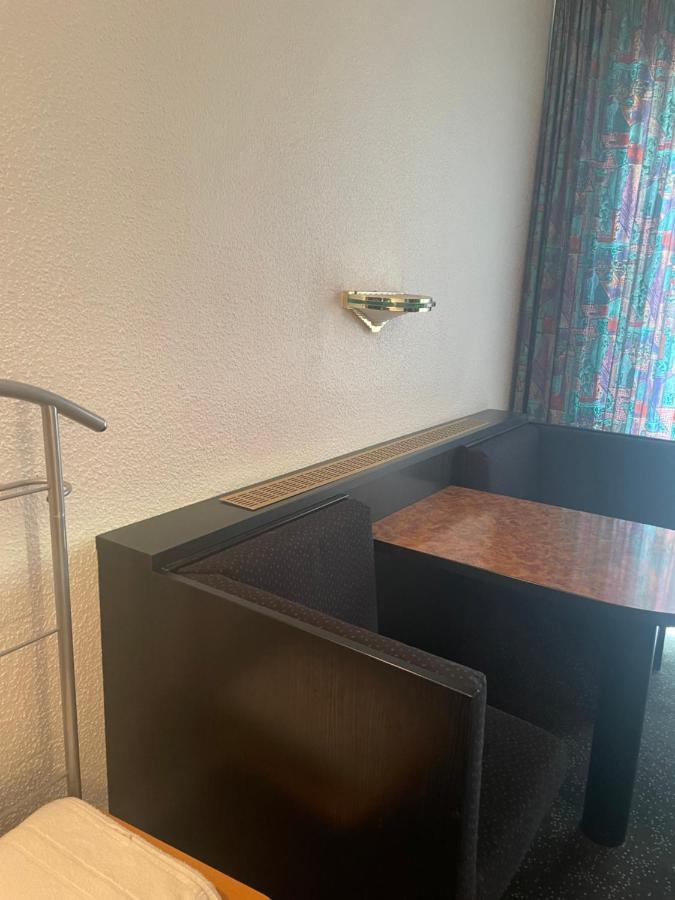 Hotel Bitterfelder Hof Екстер'єр фото