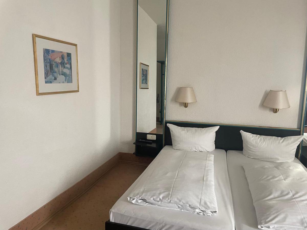 Hotel Bitterfelder Hof Екстер'єр фото