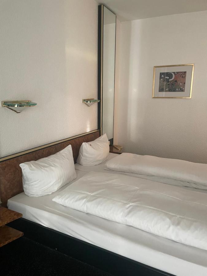 Hotel Bitterfelder Hof Екстер'єр фото