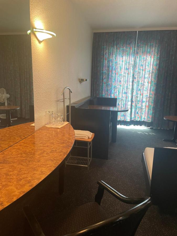 Hotel Bitterfelder Hof Екстер'єр фото