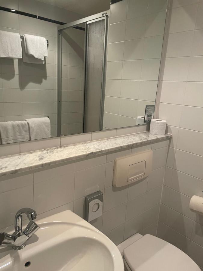 Hotel Bitterfelder Hof Екстер'єр фото