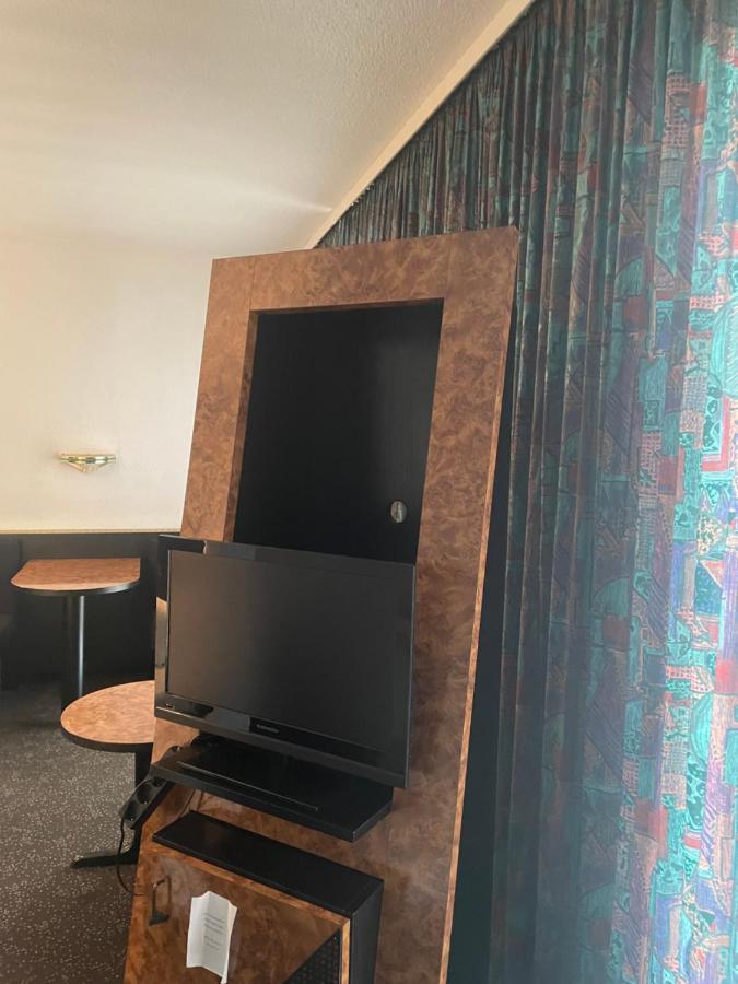 Hotel Bitterfelder Hof Екстер'єр фото