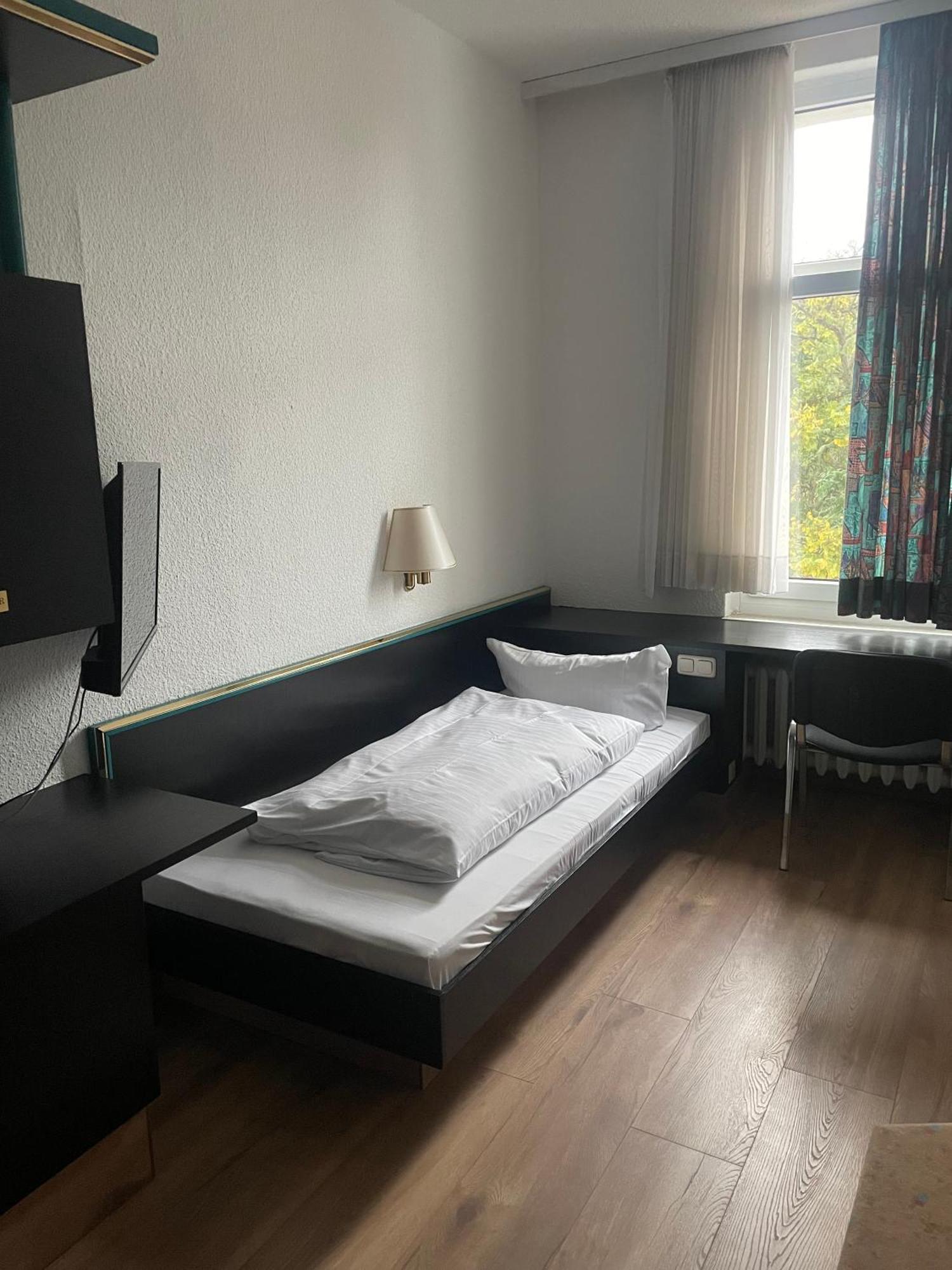 Hotel Bitterfelder Hof Екстер'єр фото