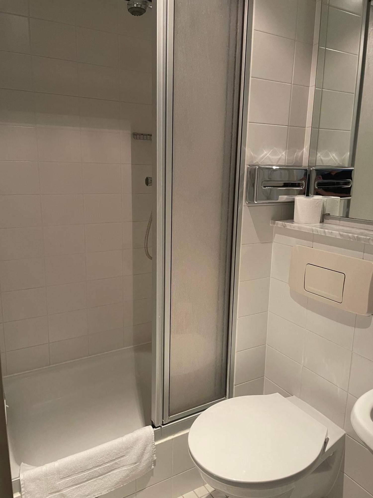 Hotel Bitterfelder Hof Екстер'єр фото