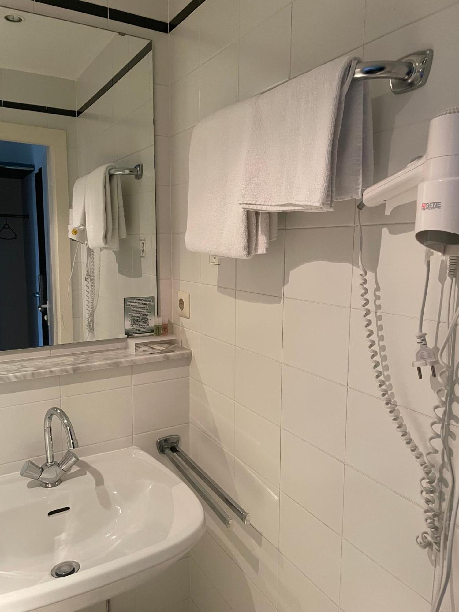 Hotel Bitterfelder Hof Екстер'єр фото