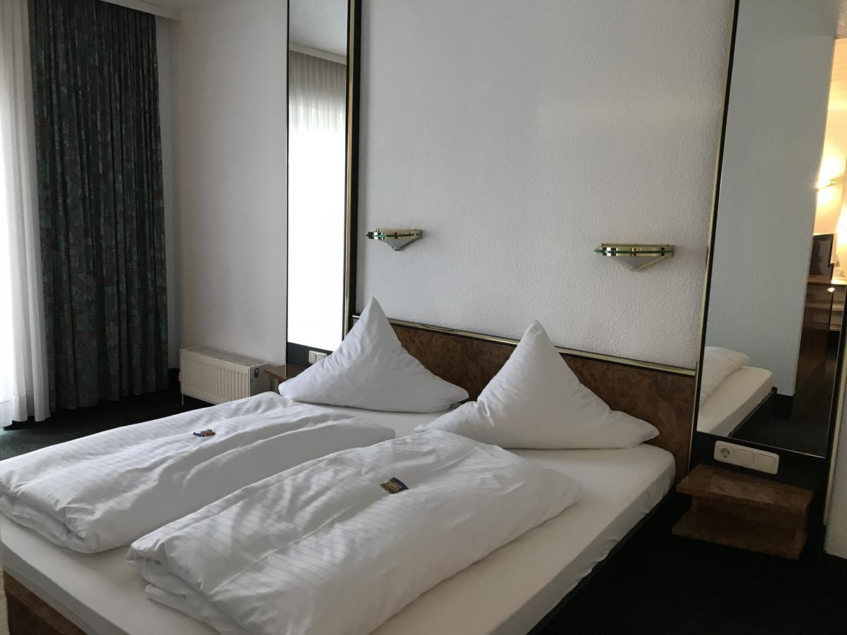 Hotel Bitterfelder Hof Екстер'єр фото