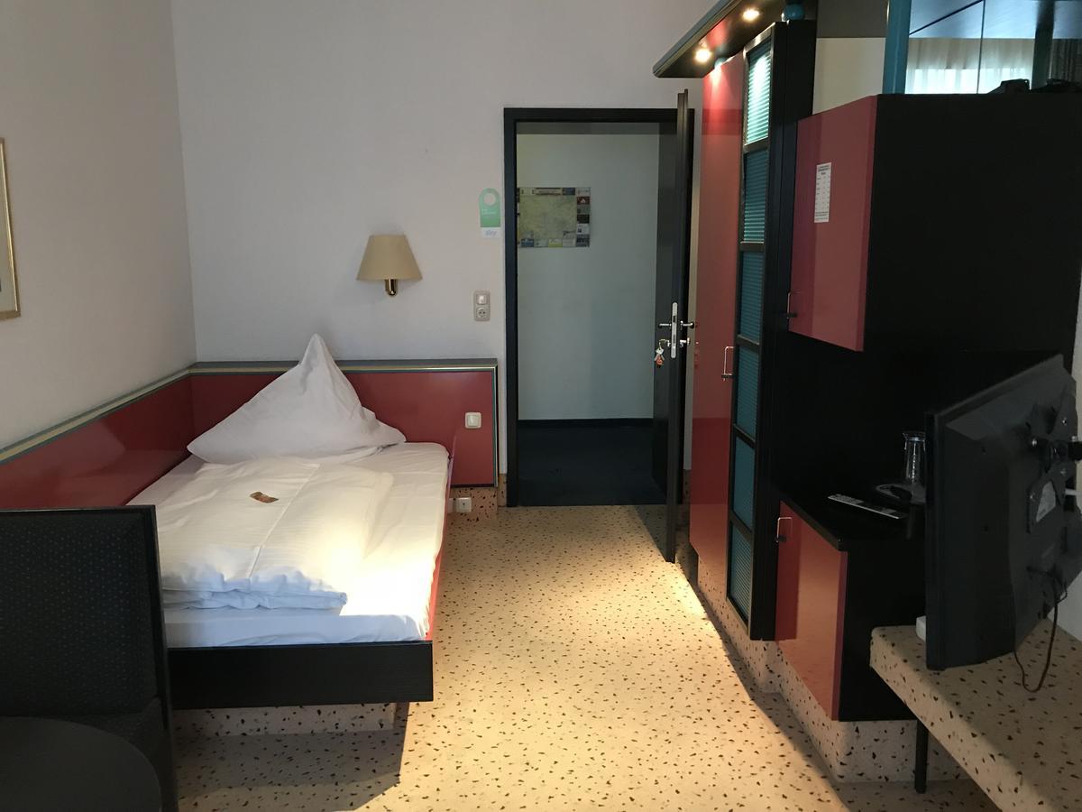 Hotel Bitterfelder Hof Екстер'єр фото