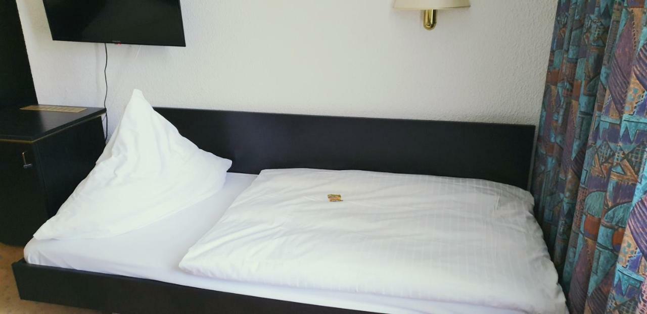 Hotel Bitterfelder Hof Екстер'єр фото